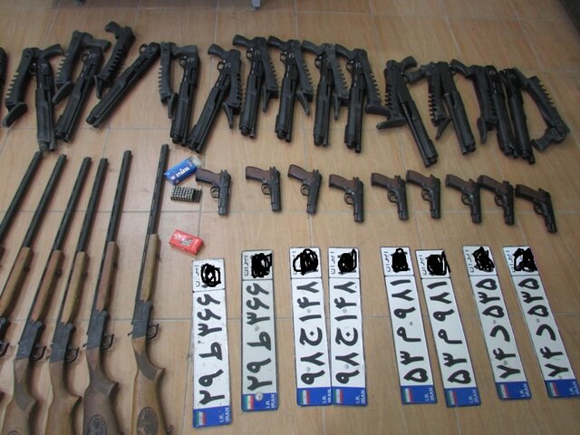 انهدام باند قاچاق سلاح و کشف ۳۶ قبضه سلاح در بروجرد