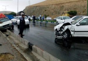 رئیس مرکز فوریت‌های پزشکی لرستان: تصادف زنجیره‌ای در محور خرم‌آباد- بروجرد ۱۶ مجروح برجای گذاشت