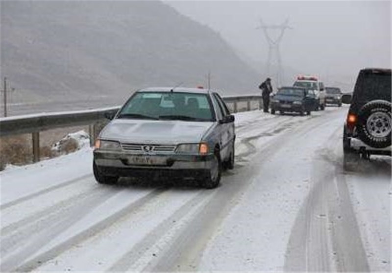 کمبود امکانات جاده‌های شهرستان سلسله را هنگام بارش برف دچار مشکل می‌کند