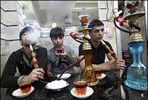 یادداشت/نوجوانان الشتری در دام قلیان سفره خانه های سنتی