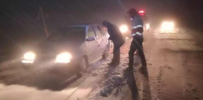 ۷۹۹ نفر گرفتار در برف و کولاک در محورهای لرستان امدادرسانی شدند