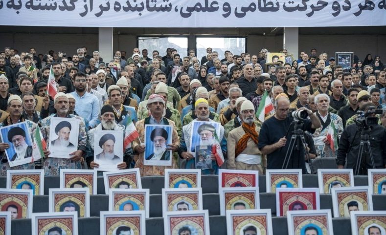 شخصیت‌های بزرگ لرستان نباید در گمنامی بمانند