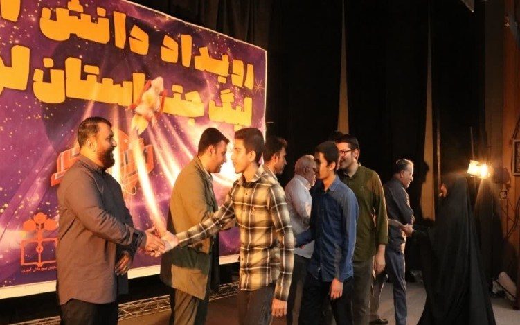 وقتی نوجوانان ‌میدان جنگ رسانه‌ای را تجربه می‌کنند