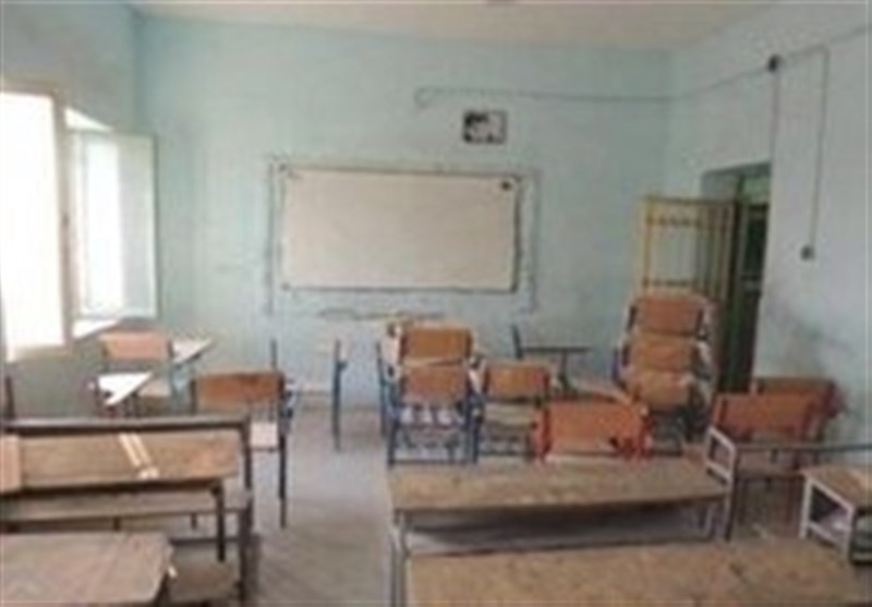 بررسی نشست زمین در دبستان توحید رومشکان؛ انتقال دانش‌آموزان به کلاس موقت