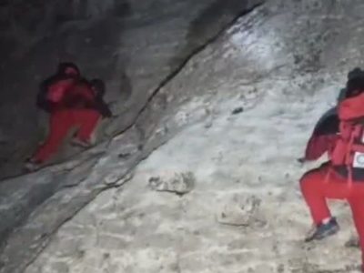 نبرد با سرما و سنگ/ 10 ساعت تلاش برای نجات 3 نفر در ارتفاعات کوهدشت