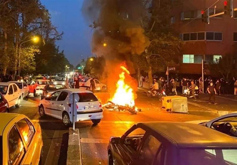 بازداشت 20 نفر در جریان اغتشاش کوهدشت/ 13 مأمور زخمی شدند