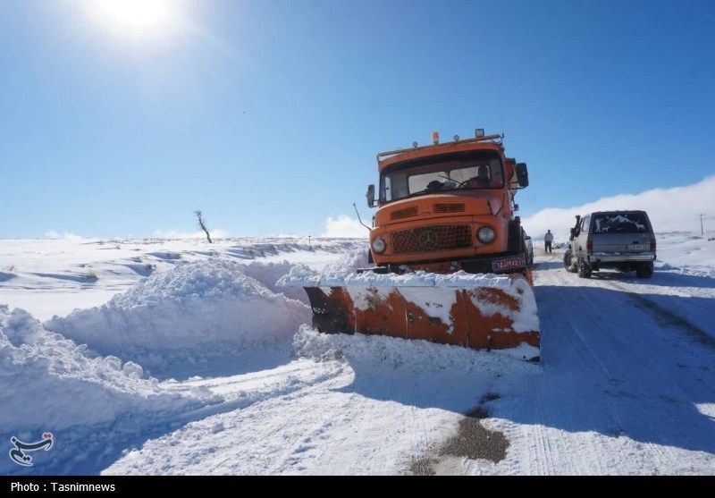 درگیری 5 شهرستان لرستان با برف؛ راه 470 روستا مسدود شد