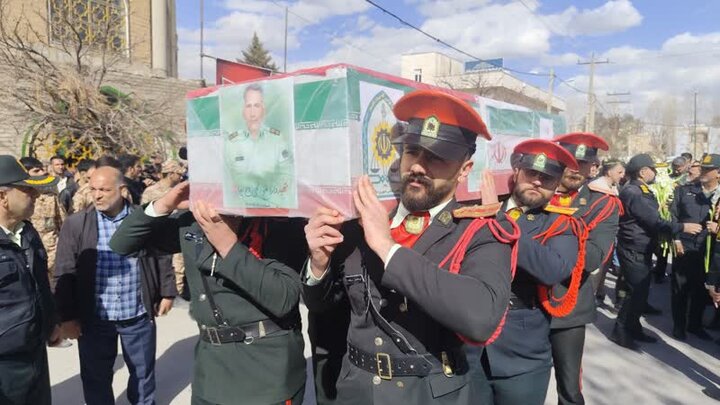 پیکر شهید «دارا فتح‌اللهی» در دلفان تشییع شد