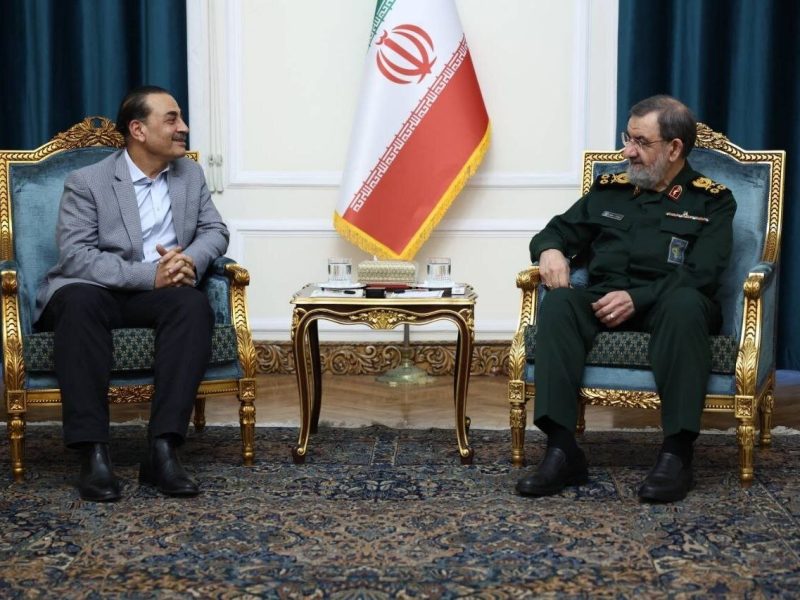 سرلشکر رضایی: ذرهای از مواد هستهای غنی شده از ایران خارج نخواهد شد